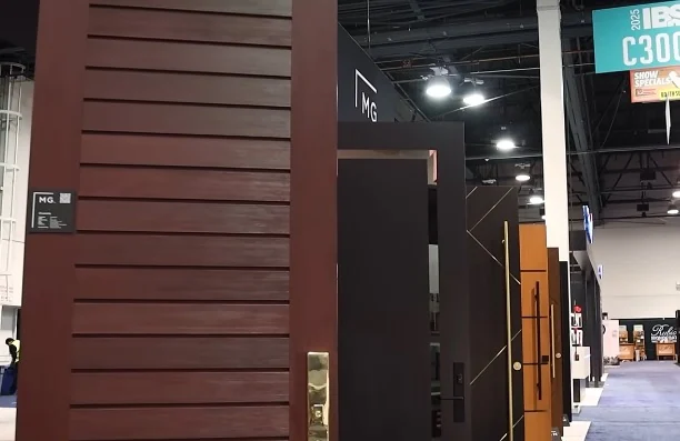 Woodgrain door and MASTERGRAIN trade-show exhibit display